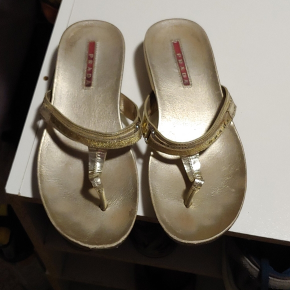 Prada gold flip flips SZ 36/6 - Picture 1 of 16